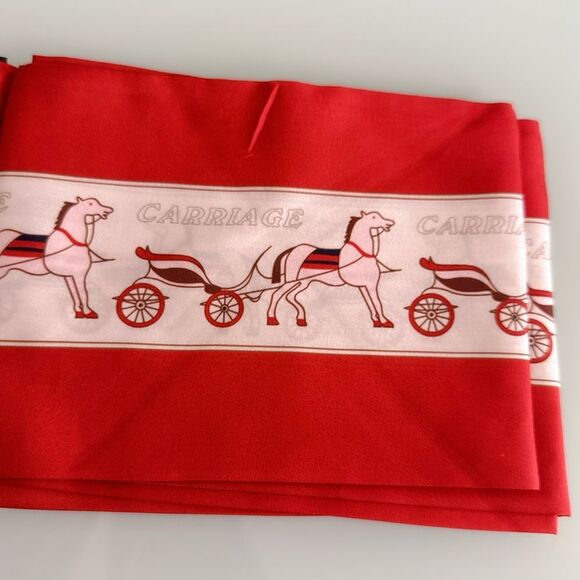 Red Carriage Print Scarf S40 - Picture 5 of 5